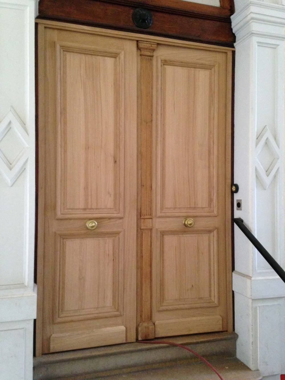 Fabrication et pose de portes d'entrée - Menuiserie Remond à Chevigny-Saint-Sauveur