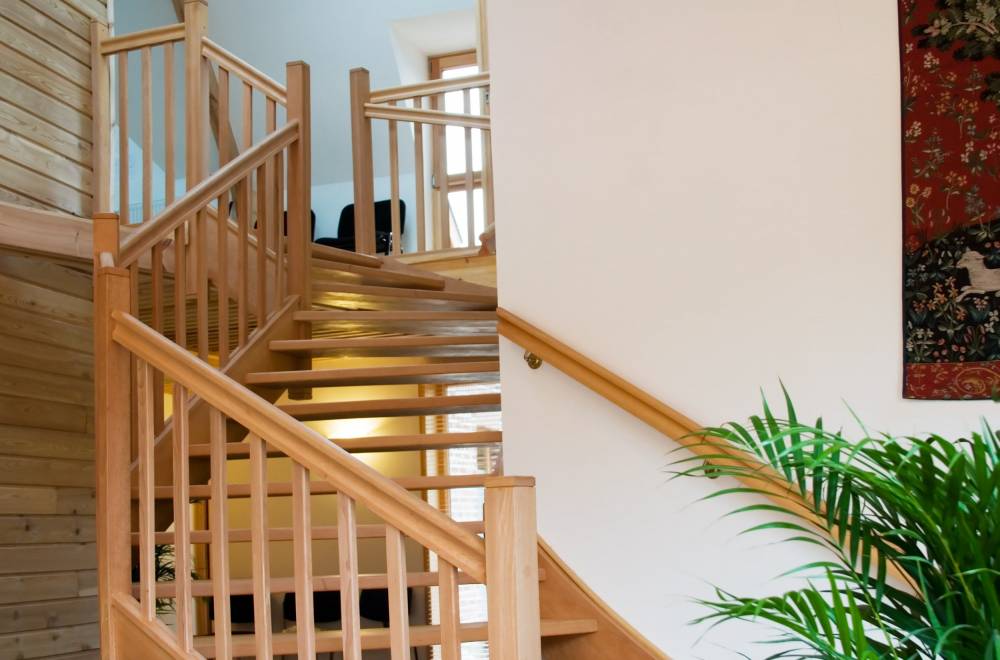 Menuiserie intérieure fabrication et pose d'escaliers en bois - Menuiserie Remond à Chevigny-Saint-Sauveur